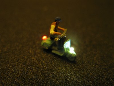 Modell Figur Motorroller Fahrer (Mann) LED Beleuchtung N